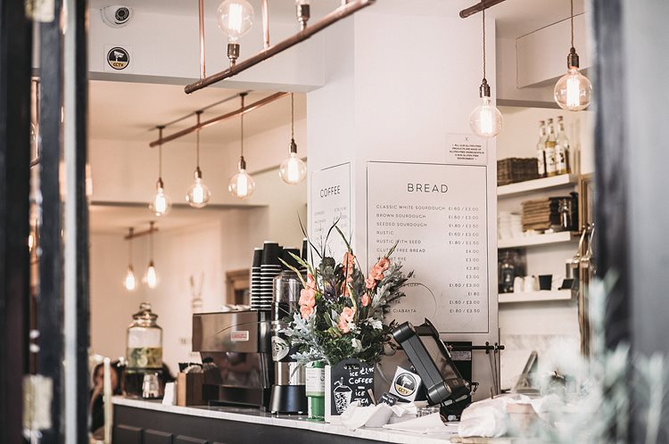 inside-the-restaurant-with-pendant-lamps-and-flowers-704982-(2).jpg
